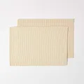 HOMESCAPES 2er-Set Tischsets Creme aus 100% Baumwolle gerippt, Platzsets rechteckig aus Stoff, waschbare Platzdeckchen