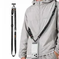 Spigen DA30M Handykette Universal [2-in-1 Magnetisch Abnehmbar] MOLLE Style – Verstellbares Crossbody Band & Handgelenkschlaufe, Robuste Handykette Halterung, Diebstahlschutz – Schwarz