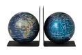 TROIKA Globus Buchstützen aus Metall BOOKGLOBE Ø 13 cm magnetisch balancierte Globen blaugrüne topographische Karte & Sternensystem, zusammen 1,2 kg - im hübschen Karton ideal zum Verschenken