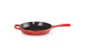 LE CREUSET Signature Gusseisen Brat- und Servierpfanne, Rund, Ø 20 cm, Für alle Herdarten inkl. Induktion geeignet, 1,51 kg, Kirschrot, 20182200600422