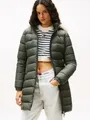 Tommy Jeans Steppmantel TJW ESSENTIAL HOODED DOWN COAT mit Fellimitat, Logostickerei
