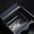 Spigen Tesla Model Y Juniper (Nur Premium & Performance 2025/26) Model 3 Highland (Standard, Premium & Performance 2024/25/26) Mittelkonsole Organizer, Aufbewahrungsbox Armlehnenablage Zubehör-Carbon
