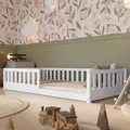 Crazy Pine Kinderbett 100x200 cm – Massives Montessori Bodenbett aus Holz in Weiß mit Rausfallschutz – Sicheres Kleinkindbett – Skandinavisches Design, Leichte Montage - Crazy Basic