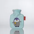 Hugo Frosch Mini-Wärmflasche 0,2l – Made in Germany – mit kuscheligem Velourbezug Eisblau und aufgesticktem Pinguin – kleine, auslaufsichere Bettflasche für unterwegs