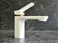 Waschtischarmatur Weiss/Gold (24 Karat), Einhebelmischer, Wasserhahn, Stilo 