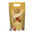 Lindt Lindor Kugeln Mischbeutel 1 kg, gefüllt mit zartschmelzenden, einzeln verpackten Lindor Kugeln in den Sorten Milch, Dunkel (60% Kakaoanteil), Weiß und Haselnuss