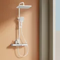 EMKE Duschsystem 36x24cm eckig Regenduschset mit Ablage und Thermostat mit Kopfbrause, Höhe 85 cm, 3 Strahlart(en), 3 Strahlart, Wasserauslass Verbrühungsschutz, Duschamaturenset, Chrom, Weiß