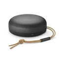 Bang & Olufsen Beosound A1 (2nd Gen) – Tragbarer, wasserdichter Bluetooth Lautsprecher (IP67) mit 360° Sound, bis zu 18 Stunden Akkulaufzeit, kompakter Speaker mit Alexa und Freisprechfunktion - Black