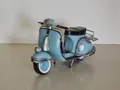 JS GartenDeko Modellmotorrad Modellroller Oldtimer Vespa hellblau Motorroller aus Blech L 23 cm