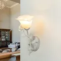 Licht-Erlebnisse Wandleuchte FLEURE Metall Glas shabby-weiß romantisch floral H:32 B:20 für Schlafzimmer Wohnzimmer Innen Wandlampe