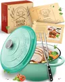 KRUSTENZAUBER Gusseisen Topf [inkl. Fleischgabel] - Hochwertiger 24cm Schmortopf backofengeeignet - Idealer Bräter mit Deckel Backofengeeignet, Kochtopf Induktion, Emaille Topf, Bratentopf Cast Iron