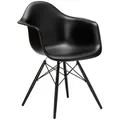 Vitra Stuhl Eames Plastic Armchair RE 63x83x59 cm tiefschwarz, Gestell: Ahorn schwarz, Designer Charles & Ray Eames