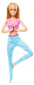 Barbie Made to Move mit pinkem Sportoberteil und blauer Yogahose