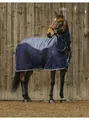 EQUITHÈME - Regen- & Fliegendecke mit Halsteil 420D | Pferdedecke mit Mesh, Kreuzgurten, Beinschnüren & Schweiflatz | wasserdichte Regendecke in Marineblau | Outdoordecke für Pferde | 165cm