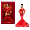 Mattel Lunar New Year Barbie-Puppe im Qipao-Kleid mit Pflaumenblüten-Aufdruck und goldenen Accessoires, Barbie Signature Kollektion, JBJ11