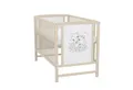 Baby-Delux Babybett Mia mit Matratze, Kinderbett 60x120 cm Taupe höhenverstellbar, Kiefer Bärchen Motiv