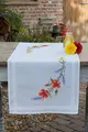 Vervaco Stickpackung Kreuzstich Set Vorgedruckt Tischläufer Blumen und Lavendel Stickdecken Vorgezeichnet Basteln Erwachsene Kreativ Stickläufer zum Selbersticken 40 x 100 cm Stickset