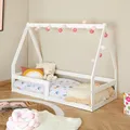 IDIMEX Hausbett Tami Kinderbett in Hausform, 70 x 140 cm, weiß, Kiefernholz Kinderbett mit Rausfallschutz, ideal zum Schlafen und Spielen, Bodenbett, Montessori