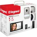 Legrand 367915 EASYKIT Essential Video-Türsprechanlagen-Set mit 2-Draht-Anschluss, 7"-Farbmonitor & Weitwinkelkamera, 1-/2-Familienhaus-Set, Reiheneinbau-Netzgerät, weiß