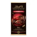 Lindt Schokolade Edelbitter Mousse Sauerkirsch-Chili | 150 g Tafel | Mit 70 % Kakaogehalt und dunkler Mousse au Chocolat und Sauerkirsch-Chili Füllung | Schokoladentafel | dunkle Schokolade