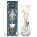 Yankee Candle Signature Diffusor mit Rattanstäbchen | Bayside Cedar | 100ml | bis zu 10 Wochen Duft | Recycelbare Verpackung | Perfekte Geschenke für Frauen