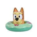 Toomies Bluey Splash and Float Bingo - Badespielzeug Ausgießer Becher mit Duschlöchern und Wasserrad Spielzeug Pool Ring - Sensorisches Wasserspielzeug - Offiziell Lizenziertes Bluey Toys - Baby
