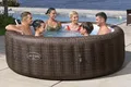Bestway® LAY-Z-SPA® Energiespar-Whirlpool Bali AirJet™ mit App-Steuerung + integrierter UltraFit™ -Pumpeneinheit, für 7 Personen Ø 216 x 71 cm, Rattan-Optik (Schokobraun)