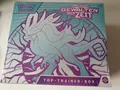 POKEMON PKM Karmesin & Purpur – GEWALTEN DER ZEIT Top-Trainer-Box
