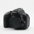 Nikon D5300 Gehäuse Gebrauchtware | Normale Gebrauchsspuren | 12 Monate Garantie