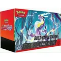 Pokémon Build & Battle Stadium KP01 – Karmesin & Purpur 01 Box für 2 Spieler mit Zubehör