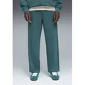PUMA Trainingshose CLASS RELAXED PINNACLE TRACK PANTS TR mit Eingrifftaschen, sportlicher Stil grün S