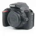 Nikon D5600 Gehäuse Gebrauchtware | Normale Gebrauchsspuren | 12 Monate Garantie | ✔️ Temporär mit Kostenlose Geschenkbox