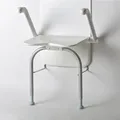 Etac Relax Duschklappsitz mit Armlehnen und Stützbeinen