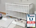 Kids Collective Babybett Kinderbett Gitterbett 60x120 cm Set mit Matratze & Schublade, höhenverstellbarer Lattenrost & abnehmbare Sprossen, weiß, Vollholz