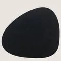 Lind DNA Tischset Curve L Black Nupo in 37 x 44 cm