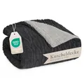 Blumtal Kuscheldecke 130x150 cm mit Zopfstrick-Optik - Oeko-TEX zertifizierte Mikrofaser Fleecedecke mit weicher Sherpa-Innenseite - Kuscheldecke flauschig 130x150 - Anthrazit und Grau