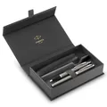 Parker IM Duo Stift-Geschenkset | Füller, Kugelschreiber & Etui | Edelstahl-Ausführung mit Chromverzierungen | Mittlere Spitze | Blaue Tinte | Perfekte Geschenke zum Schulabschluss
