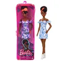 Barbie Fashionistas Puppe, Schwarze schwarzen Locken, Schulterfreies Jeanskleid, Haargummi, Schuhe, inkl. Barbiepuppe, Geschenk für Kinder, Spielzeug ab 3 Jahre,HBV17